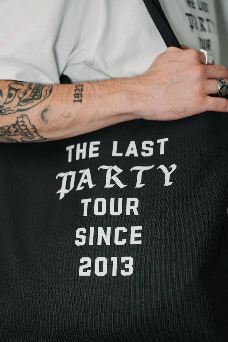CD9's tweet photo. LA MERCH OFICIAL CONMEMORATIVA DEL "THE LAST PARTY TOUR" ESTÁ A LA VENTA DENTRO DE LAS INSTALACIONES DE LA ARENA CDMX @ArenaCdMexico - NO ACEPTEN IMITACIONES https://t.co/3C1F7dYMMH
