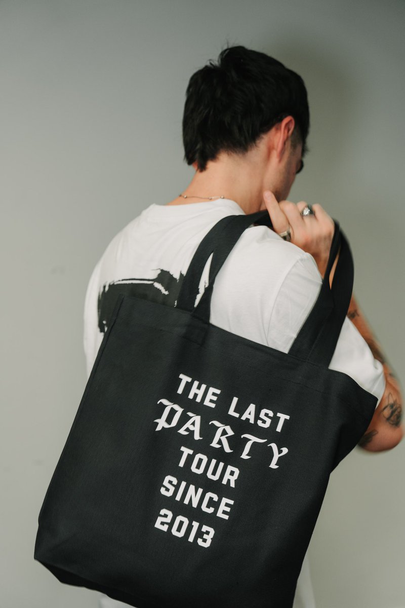 CD9's tweet photo. LA MERCH OFICIAL CONMEMORATIVA DEL "THE LAST PARTY TOUR" ESTÁ A LA VENTA DENTRO DE LAS INSTALACIONES DE LA ARENA CDMX @ArenaCdMexico - NO ACEPTEN IMITACIONES https://t.co/3C1F7dYMMH
