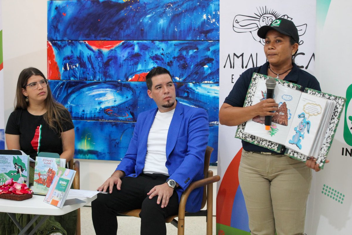 MinecOficial's tweet photo. 📚Cuatro nuevos cuentos infantiles de la Colección Inparques
La presidenta de #Inparques Rosinés Chávez, estuvo a cargo de la presentación de cuatro nuevos cuentos infantiles de la institución, acompañada por el Pdte. de @FundambienteC Jesús Méndez...
1/3 https://t.co/Zulisp7OZ0