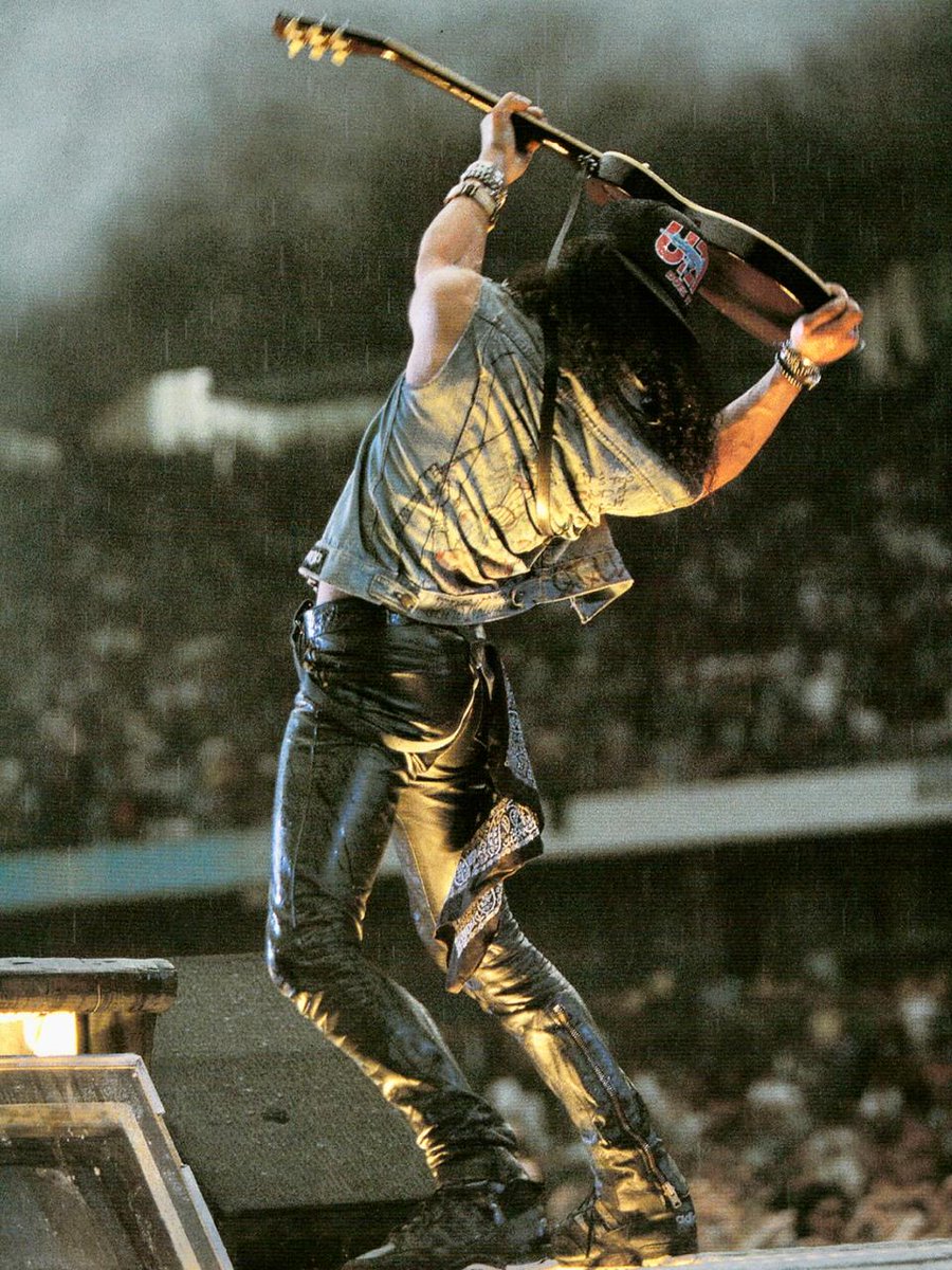 <a href="/slash/">Slash</a> en Turin, Italia en el año 1992

📸  Robert Jhon  

🤘🎩🌎

#slash #turin #italy #slashgreatestpics #picoftheday