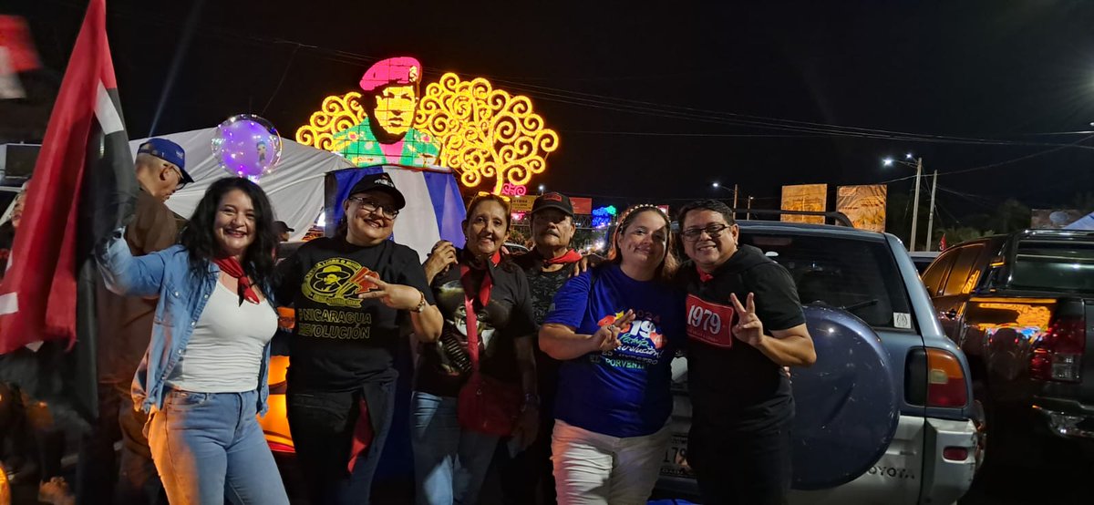 Soy y seré militante de la causa sandinista🖤❤️🖤
Acá Nicaragua Libre✊️
🖤Por más programas sociales 
❤️Por más restitución de derechos 
🖤Somos 2 💥
Somos FSLN❤️🖤
#TropaSandinista 
#4519LaPatriaLaRevolucion 
<a href="/MontielMayco/">Mayco</a> 
<a href="/LaUvita22/">Uvita (R)</a> 
<a href="/Yarahe91/">ʏǟʀǟ ɦɛʀʀɛʀǟ 🦋</a>