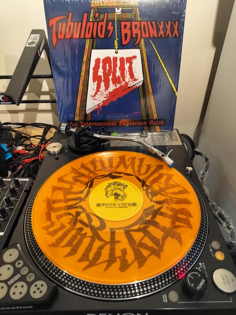 djpbe's tweet photo. Tubuloids &amp; Bronxxx - An International Skaterock Split

Gonna see how many international split albums I can find in the collection. Tubuloids from Vancouver and Bronxxx from Osaka.

#nowplaying #nowspinning #vinyl #records #album #punk #punkrock #splitalbum #coloredvinyl https://t.co/Zs9sCQkK5L