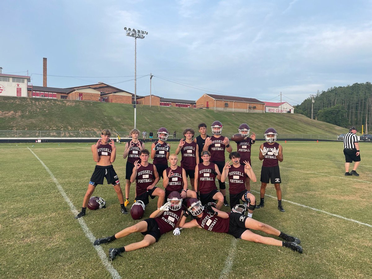 tjmaynard54's tweet image. Got some good work in tonight at Boyd County. JV went 3-0 and won tournament. Lineman won the Lineman Challenge. Varsity got beat in semifinals finishing 4-2. @reddevilsfball @Russellsports @russellfball