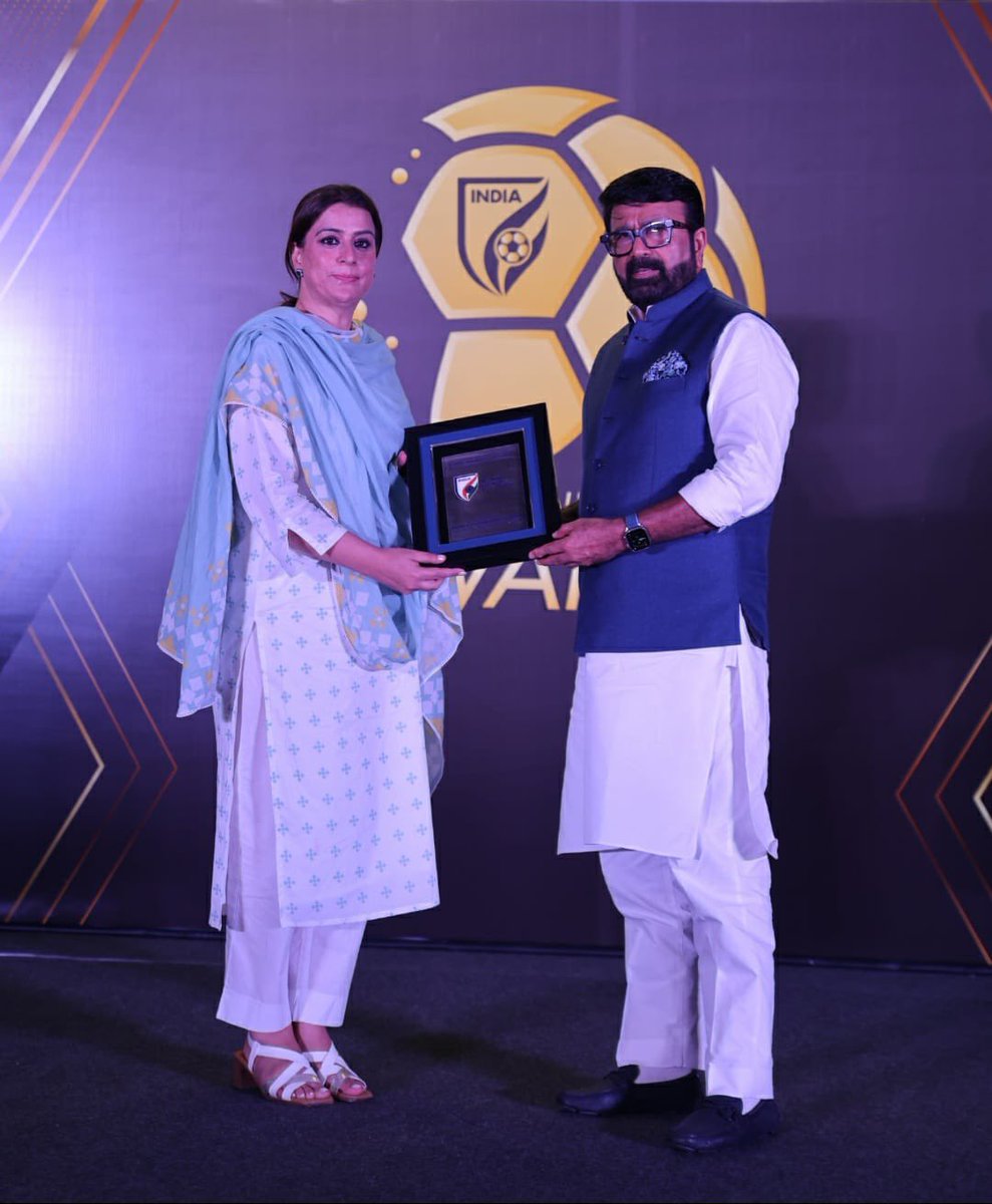 DowntownHFC's tweet photo. Congratulations @nuzhatjehangir on being honored with the AIFF Award 2024!
Ur tireless efforts &amp; dedication to Indian football have not gone unnoticed &amp; this award is a well-deserved recognition of your hard work &amp; passion.
@JKSportsCouncil @IndianFootball @kalyanchaubey https://t.co/lvRQZV5Lp1