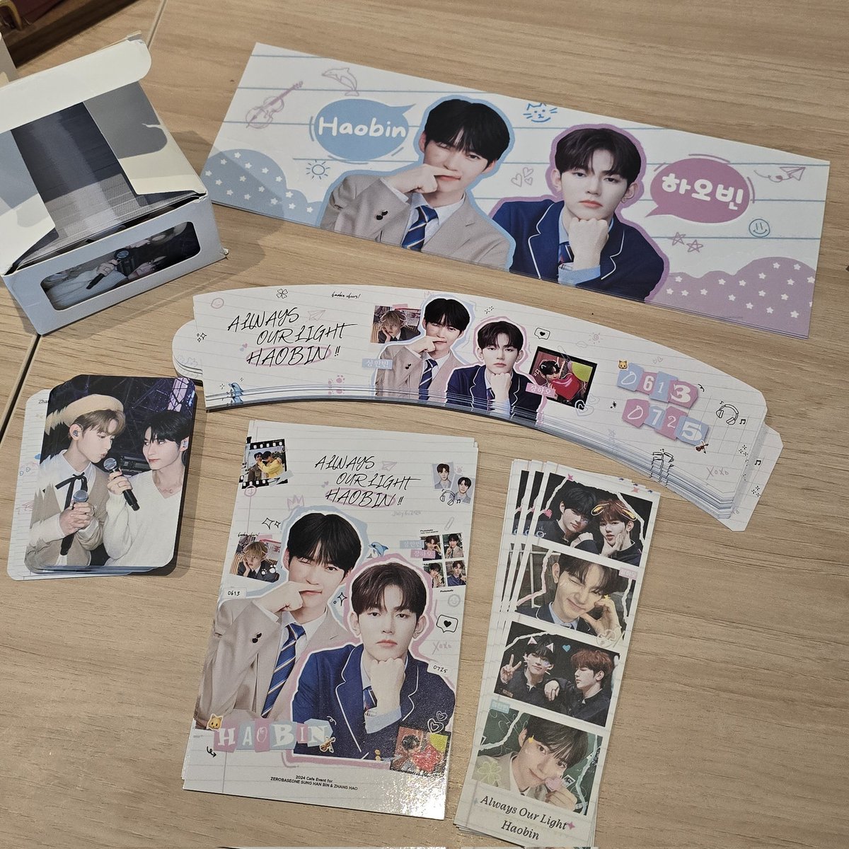 OurHaobin0420's tweet photo. ✨ #AlwaysOurLight_Haobin ✨
 
Hi ZEROSES 🩵🩷 We will be distributing these leftover freebies at #ZhangHaoCouture today ! Fcfs ～～

​#ZHANGHAO #장하오 #SUNGHANBIN #성한빈
#ZEROBASEONE #ZB1 #제로베이스원 https://t.co/OBiczNC0SM