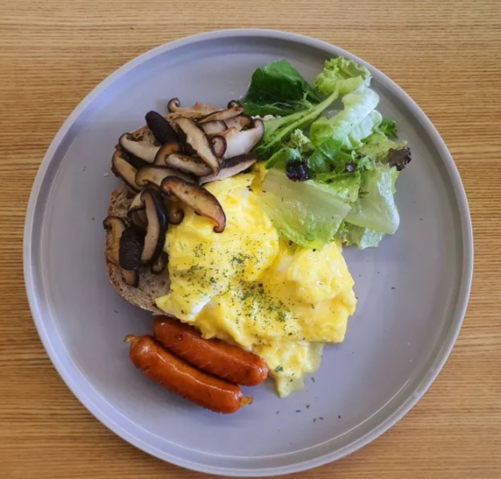 Starting the day right with a hearty breakfast! 🍳☕️ Fueling up for a productive morning ahead. What's on your plate this morning? #BreakfastGoals #MorningFuel #HealthyEats"