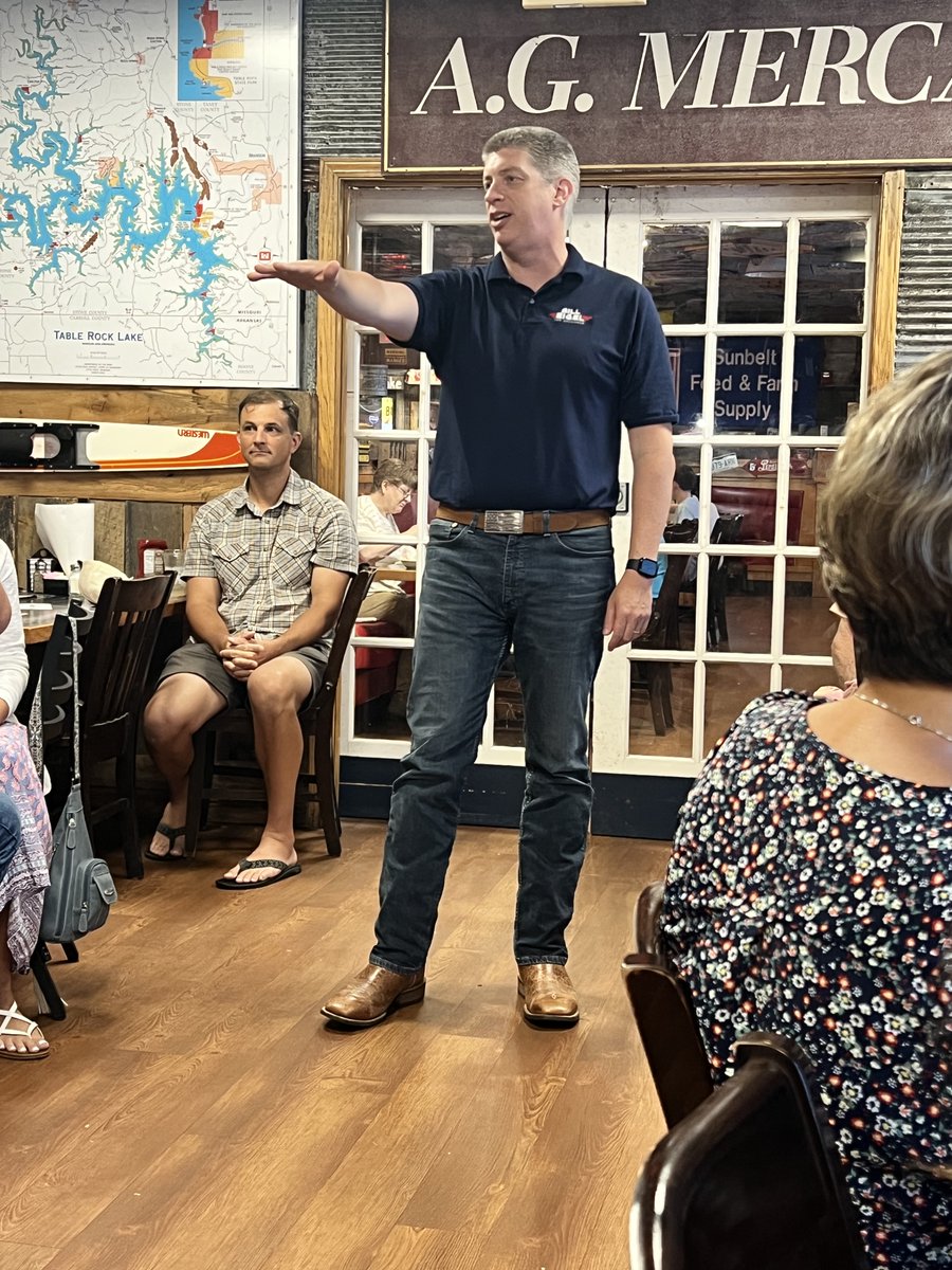 Right2WinOzarks's tweet photo. Sen. @BillEigel stops by Ozark, MO to meet supporters.
#LetsGoMissouri https://t.co/O8QZKq3V3c