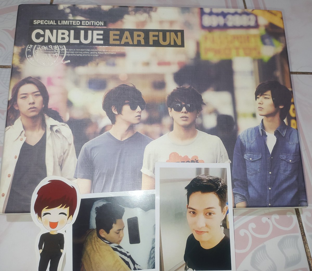 ItsmeGaluh's tweet photo. For sale CNBLUE album &amp; Jung Yong Hwa album.. Semua album unsealed + ada photo card sesuai yang ada di foto.. Harga Rp 300,000 per album.. Minat atau mau tanya-tanya bisa DM guys.. Thank you
#CNBLUE #JungYongHwa https://t.co/P7o5xG6si1