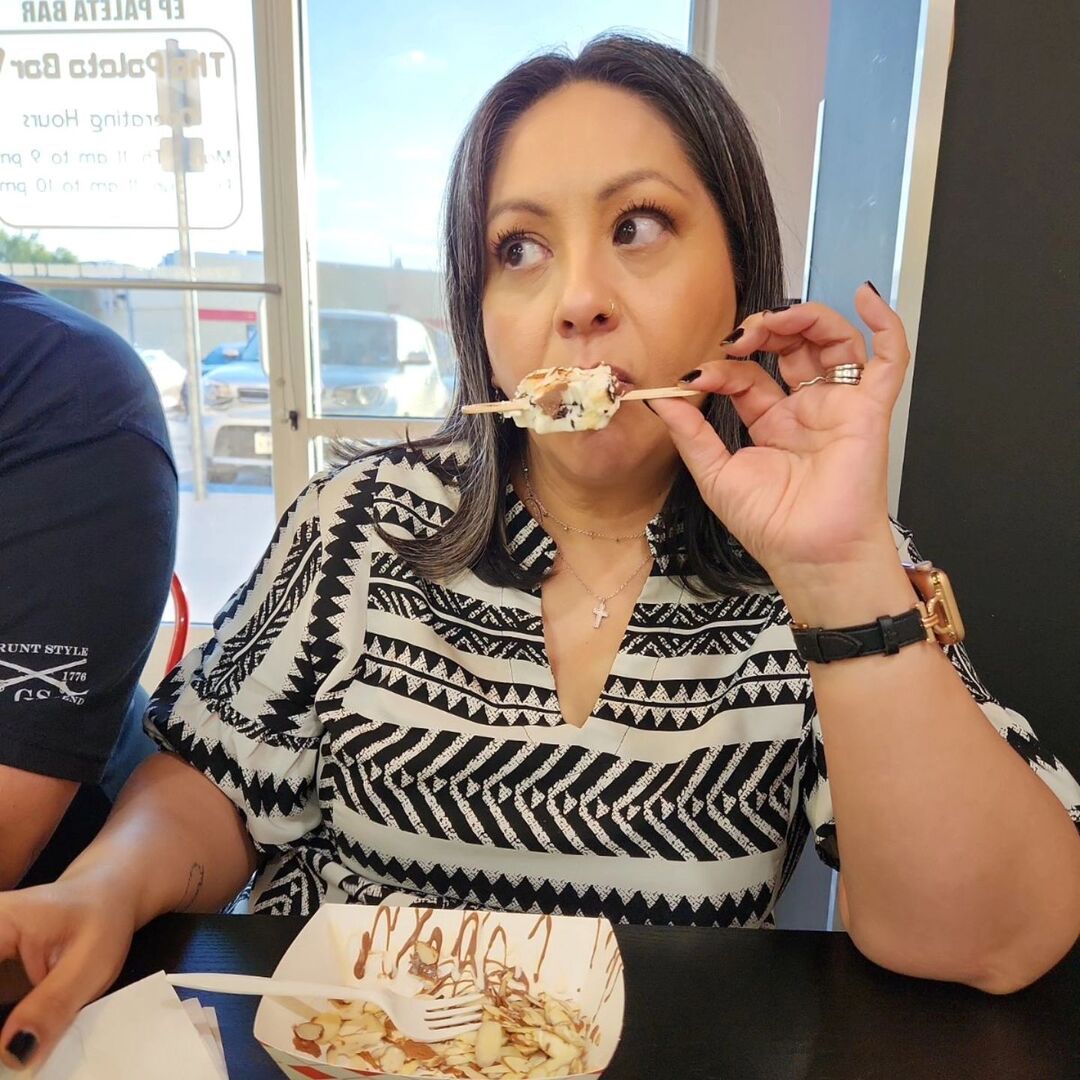darkslauter's tweet photo. You know who else like Gansito Ice Cream??

MY MOM!! https://t.co/y85VRnSFYt