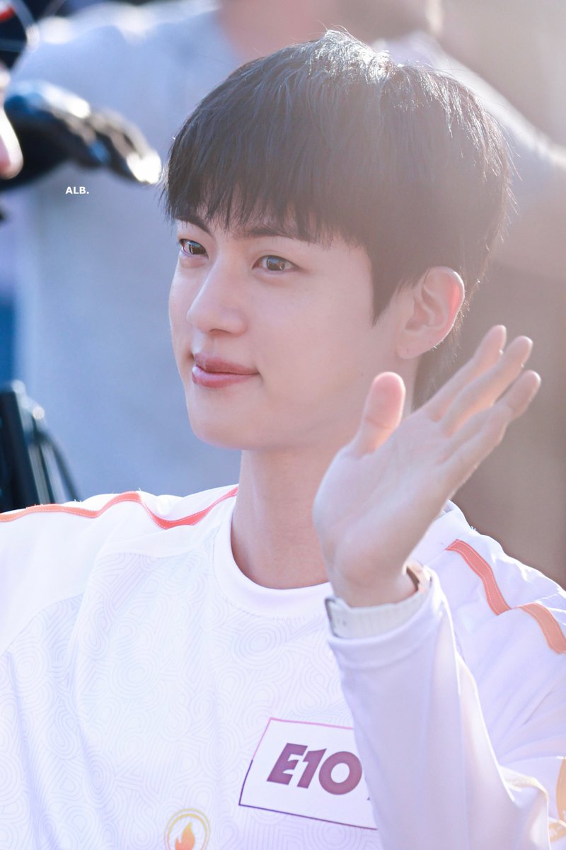 ALittleBraver92's tweet photo. 240714

#방탄소년단진 #김석진 #석진 #진 #BTSJIN #JIN https://t.co/yCoSJ1r0Vy