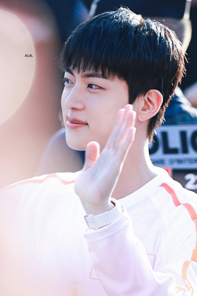 ALittleBraver92's tweet photo. 240714

#방탄소년단진 #김석진 #석진 #진 #BTSJIN #JIN https://t.co/yCoSJ1r0Vy