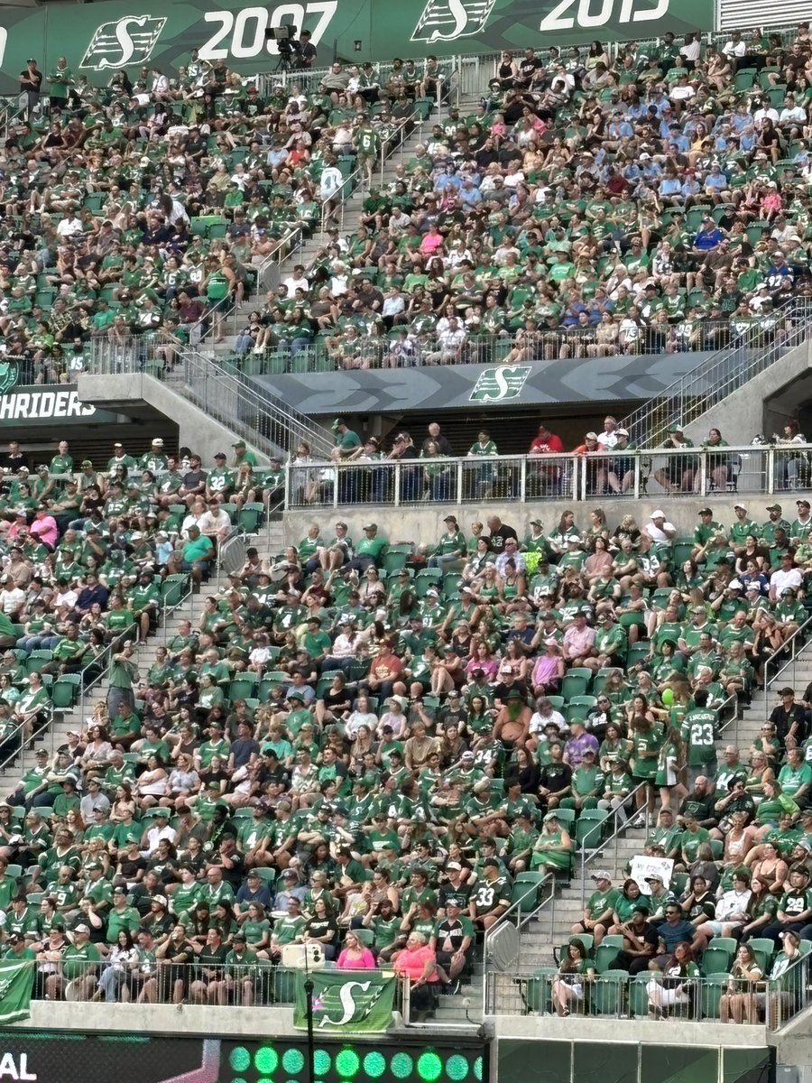 boxingShy's tweet photo. Seeing lots of pink in the stands for Miss Bella. Even Rider nation has you Bella. Got my pink on under my jersey as well. #BellaBrave #RIDERSlive https://t.co/PDHjYh1YXR