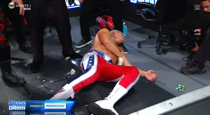 EliteClubS0B's tweet photo. I ain't gonna lie, this was one of the most BORING episodes of SmackDown this year.
#SmackDown https://t.co/phe0XCCAnp