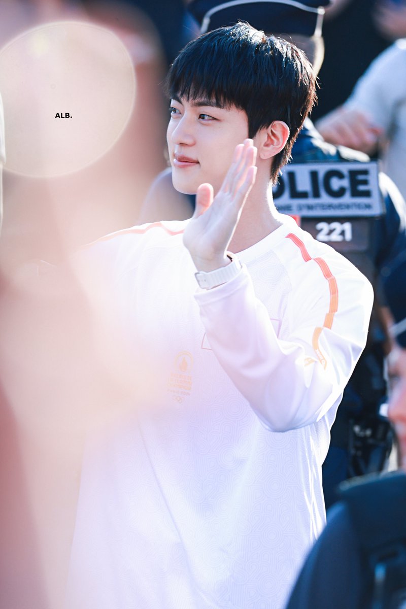 ALittleBraver92's tweet photo. 240714

#방탄소년단진 #김석진 #석진 #진 #BTSJIN #JIN https://t.co/8ZW9q38pOl