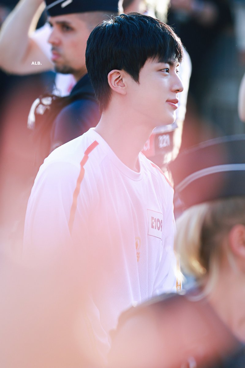 ALittleBraver92's tweet photo. 240714

#방탄소년단진 #김석진 #석진 #진 #BTSJIN #JIN https://t.co/8ZW9q38pOl