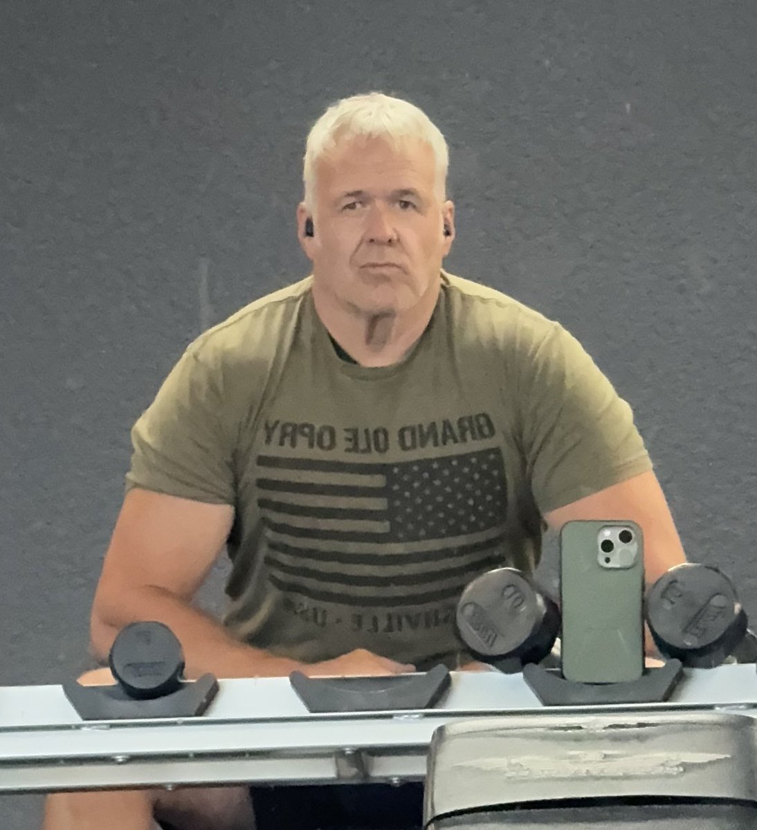TheBigPigWF's tweet photo. My 7 month lifting anniversary today. Started at 243, shot up to 253 over the first 3 months for reasons unknown. Now at 236 and slowly dropping. Hoping to be in the low 200s at a year. @VinnieTortorich #freecoach #youstillowemeasteak https://t.co/qBD96xsz9x