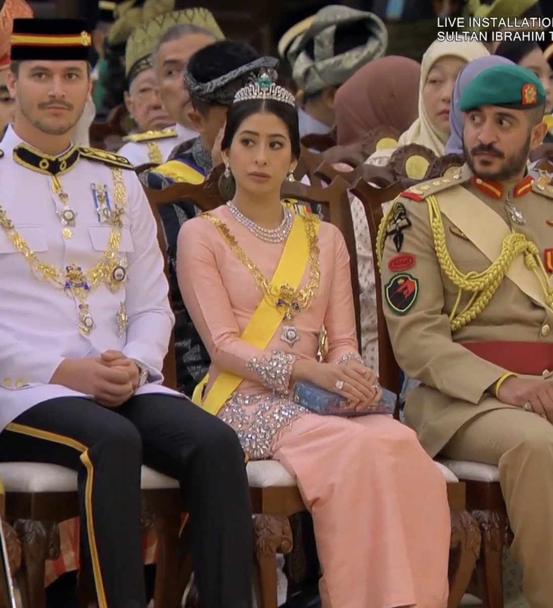 TiaraManiaBlog's tweet photo. Tunku Tun Aminah, the only daughter of the new king, debuted a new tiara! It looks like there’s a large emerald in the center, hopefully we will get better pictures. https://t.co/Oqr3PlHWoH
