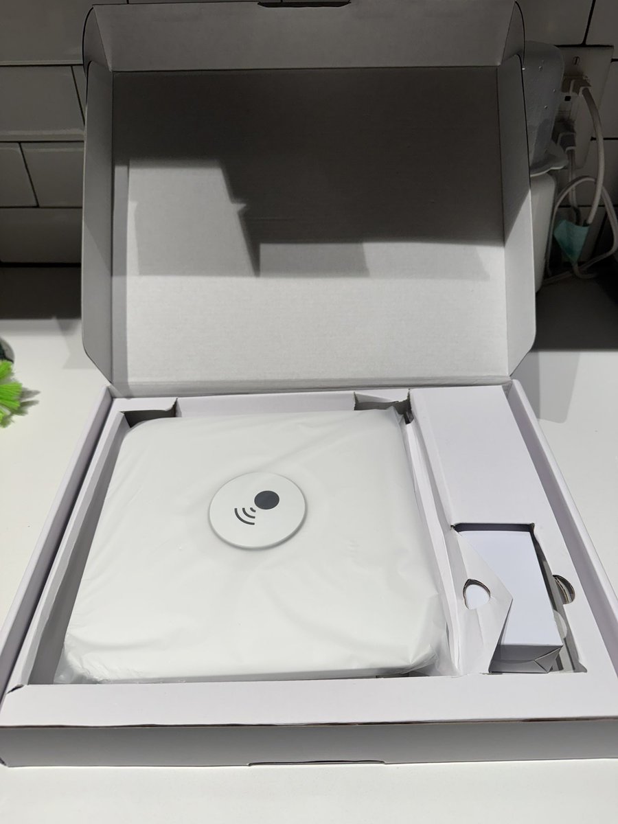 axelzer's tweet photo. #DePIN #Cryptomining  #Mining #Ai #CryptoAi #CellPhoneMining #UnstoppableCompute #Wifi #WifiShare #Unboxing #HotSpot 

Ref Code: arce81a6 @WayruNetwork https://t.co/6CSb1o3niw