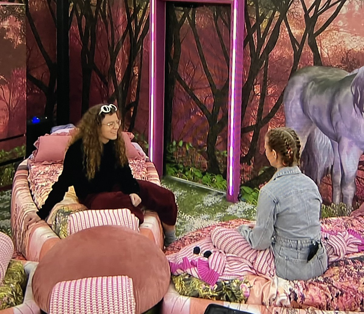 tlols210's tweet photo. Love that Quinn subtly reminded Lisa that people HAD to be nominated… even if “we all love each other” #bb26 https://t.co/0XKdR0gqRJ