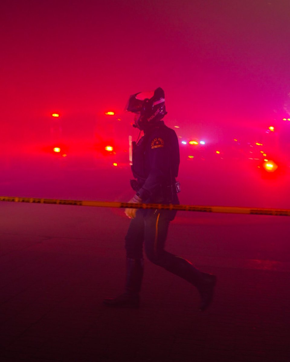 iamalexjmartin's tweet photo. 📸 The fire at First Baptist Dallas . 

I never thought that I would see a mega church like on fire. 

#DallasTexas #DallasNews #firstbaptistdallas #firstbaptistchurch @DallasTexasTV @dallasnews https://t.co/6JZYrQ32Db