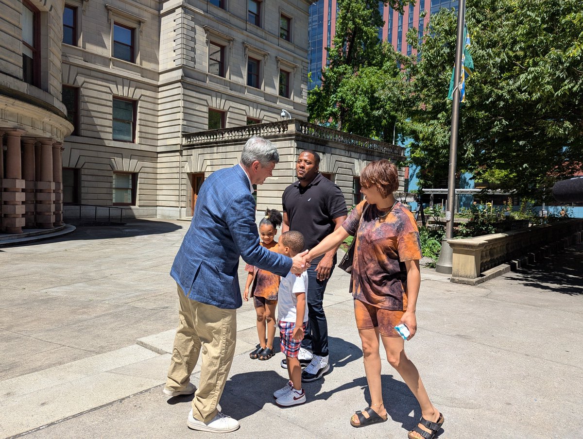 Hayes4Portland's tweet photo. Today was a big day; I filed my paperwork to officially be a candidate for Portland City Council District 1. And it was an honor to have my family and Commissioner Gonzalez by my side to celebrate with me. #BringBackTheRoses https://t.co/YEFz7R88Zw