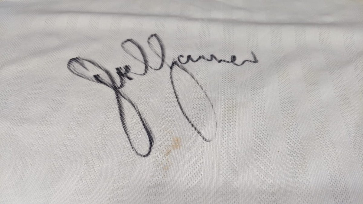 My mom sent this shirt of mine and asked whose autograph this is. 
<a href="/VAAChandran/">Vijay A</a> <a href="/gulu1959/">Gulu Ezekiel</a> <a href="/81allout/">81allout</a>