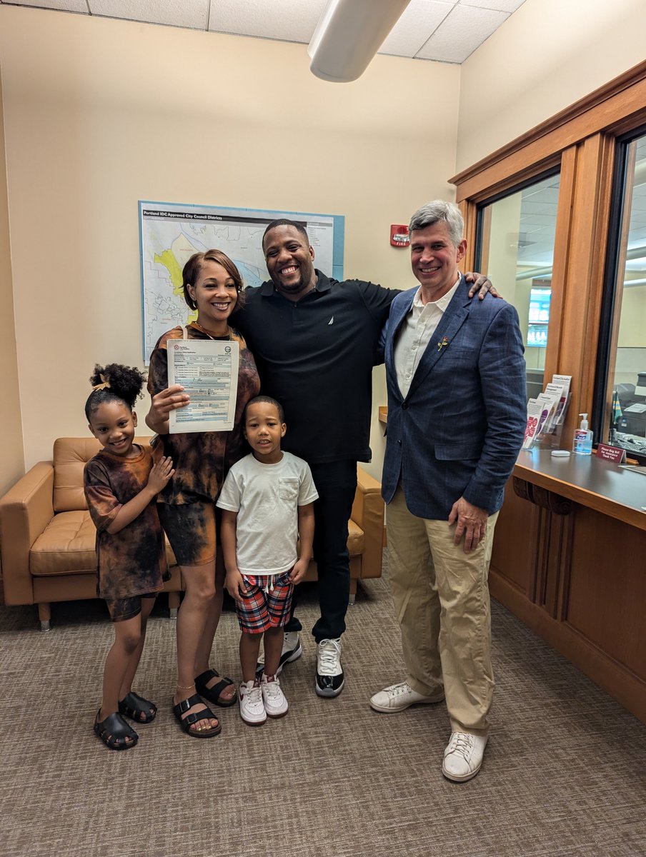 Hayes4Portland's tweet photo. Today was a big day; I filed my paperwork to officially be a candidate for Portland City Council District 1. And it was an honor to have my family and Commissioner Gonzalez by my side to celebrate with me. #BringBackTheRoses https://t.co/YEFz7R88Zw