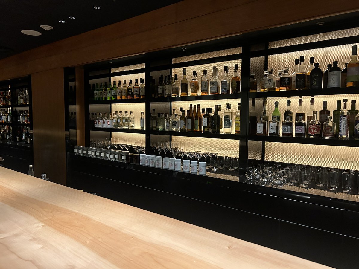 kohei_ike93's tweet image. 昨夜はサウナ後に、東銀座のホテルバーへ🍸 
素敵な場でいただいた煎茶とメロンの🍈パフェも美味しかったし、日々いろんな新しい扉を開けてる感覚は楽しくて最高ですね😆

#コートヤードマリオット銀座東武ホテル 
#光琳 
#korin 
#バー 
#パフェ 
#トロピカルマンゴー 
#ジン