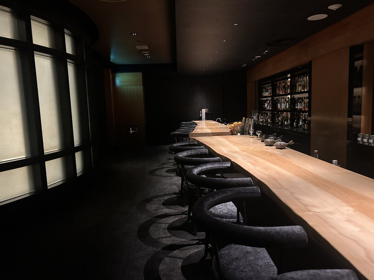 kohei_ike93's tweet image. 昨夜はサウナ後に、東銀座のホテルバーへ🍸 
素敵な場でいただいた煎茶とメロンの🍈パフェも美味しかったし、日々いろんな新しい扉を開けてる感覚は楽しくて最高ですね😆

#コートヤードマリオット銀座東武ホテル 
#光琳 
#korin 
#バー 
#パフェ 
#トロピカルマンゴー 
#ジン