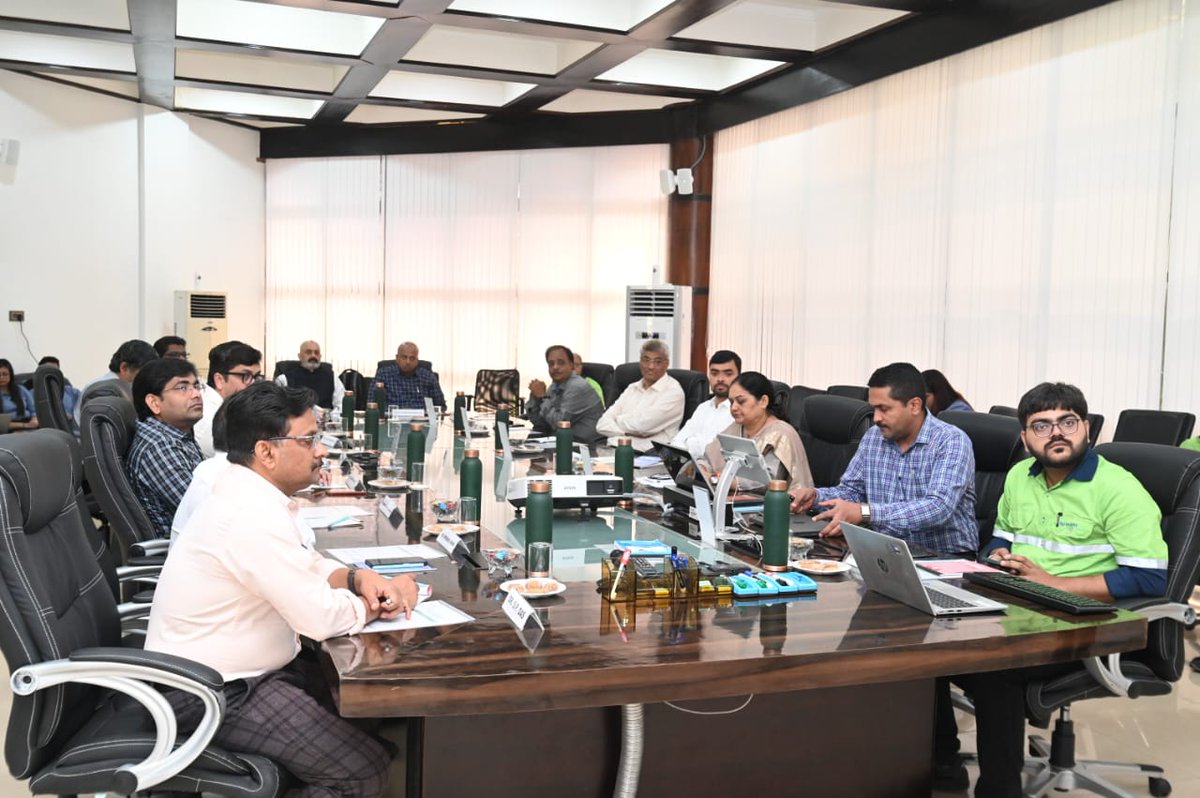 VedantaAluminum's tweet photo. Vedanta Aluminium collaborated with @NITIAayog, NML, &amp; JNARDDC for the 8th Joint Meeting on "Tech Development for Holistic Utilization of #RedMud." The initiative focused on processing and commercializing red mud, driving a sustainable future for the aluminium industry.

#Vedanta https://t.co/T4ticzyX1m