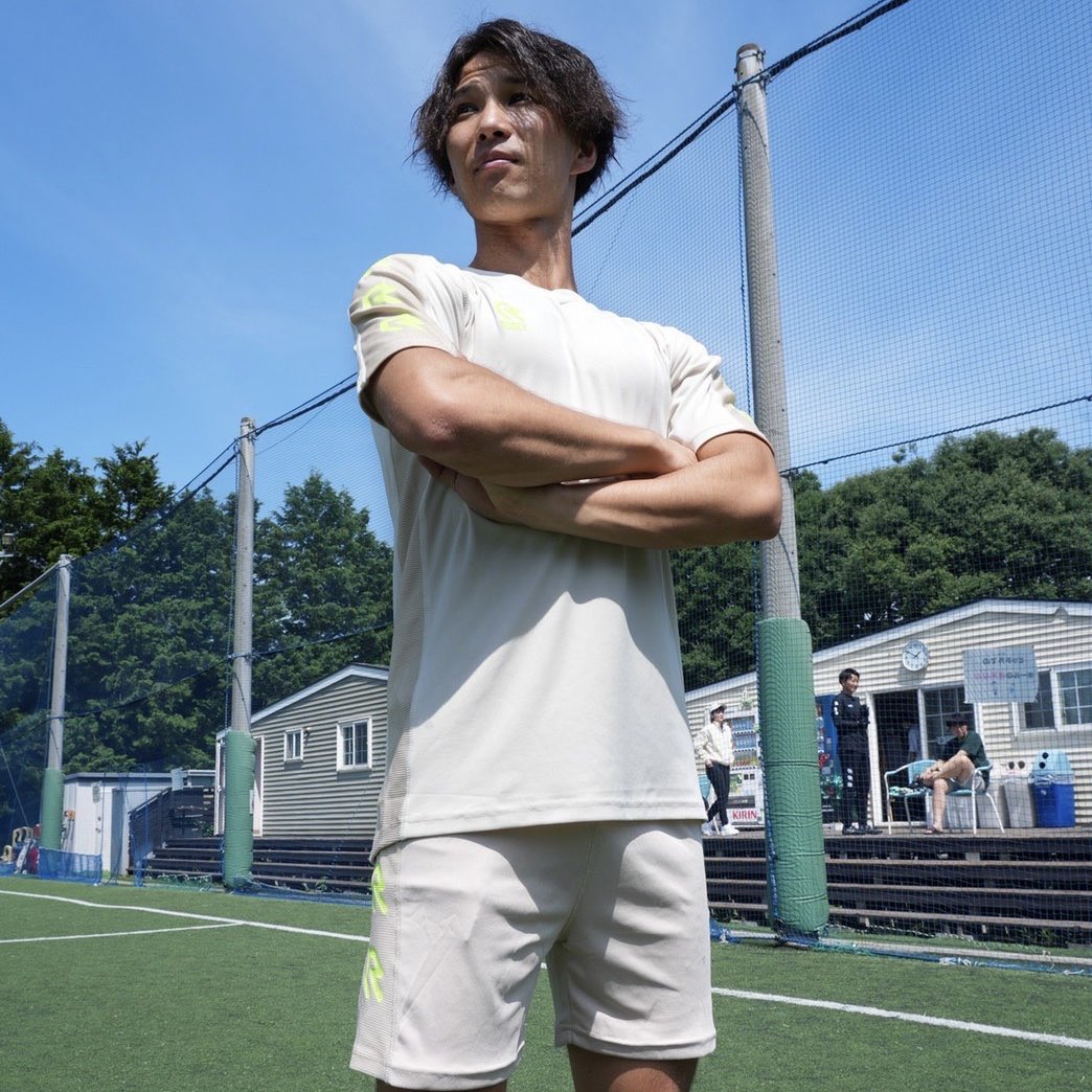 robey_jp's tweet photo. 黒は暑いから…そんな方に。
こちらのパフォーマンスセット(Sand)がおすすめ☝️
クリーム色にネオンイエローをアクセントとして加えたカラーリングで涼しさをアピール。セットアップで楽しむのもアリですね👍
@YukiCanai 
#TeamRobey
https://t.co/fGWMFfO40d https://t.co/sJXd11OCJM