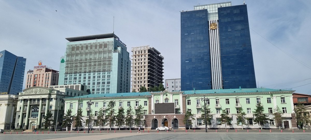 DS_tone's tweet photo. Sukhbaatar Square and Mongolian Parlimebt building.
#Ulaanbaatar #Mongolia #architecture https://t.co/skyvvQ3Pil