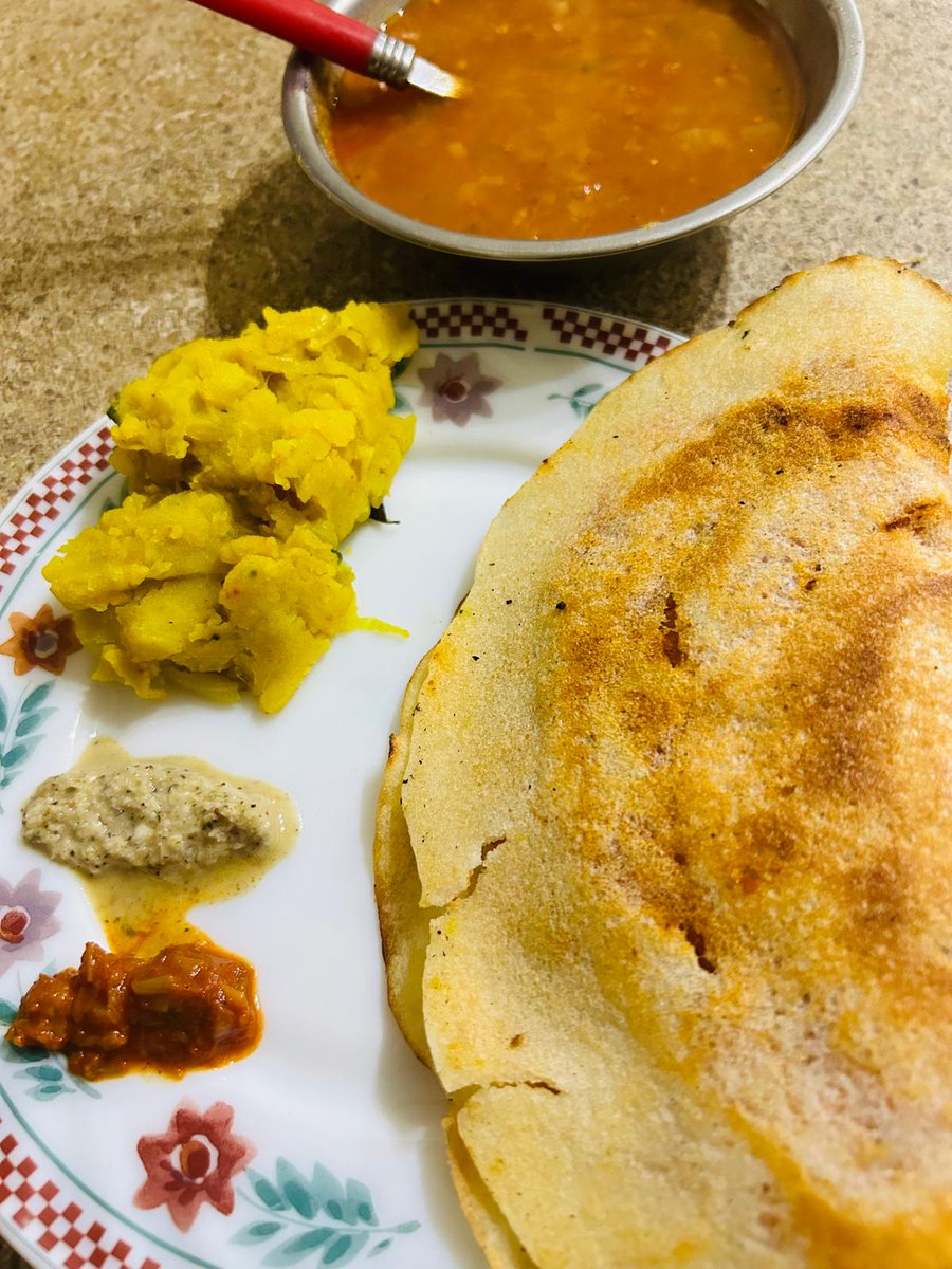 DishwithDisha's tweet photo. Crispy and delicious South Indian Dosa! 🥞✨ Perfectly paired with coconut chutney and sambar. #SouthIndianFood #DosaDelight #Foodie https://t.co/HRrae0fp0V