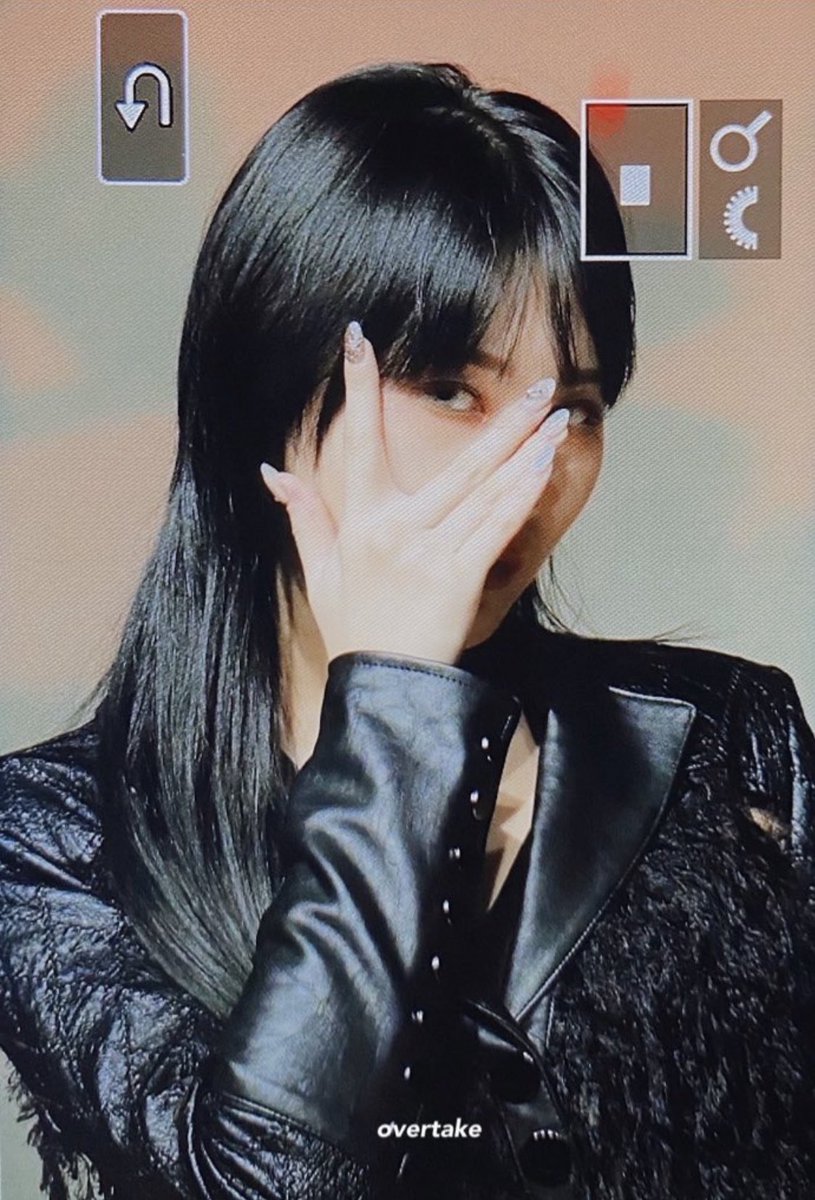 hourly siyeon (@siyeonhourly) on Twitter photo 