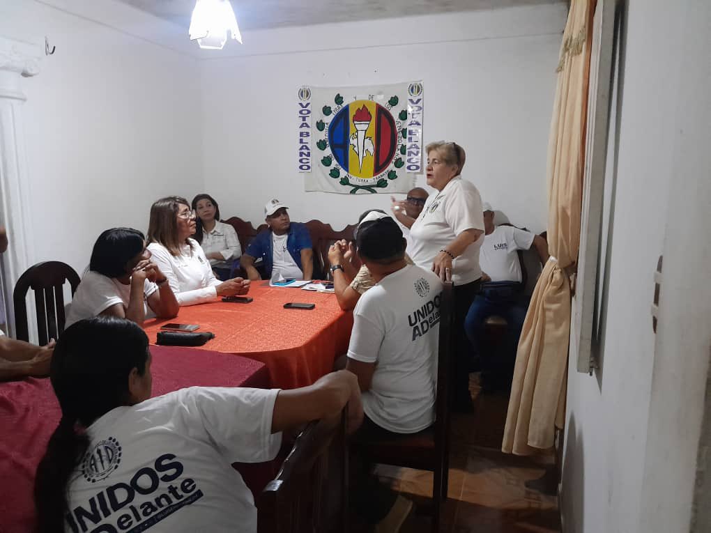 ADVenezuelaa's tweet photo. La Secretaria Nacional de Organización @mydonascimento y @isabelcalderon, Sub Secretaria, realizan gira por la Seccional Falcón, y desplegados por los municipios Miranda, Zamora, Puerto Cumarebo, Colina y Dabajuro, revisan padrón, testigos, y evalúan línea de acción para el 28Jul https://t.co/RUw2B6mK9B