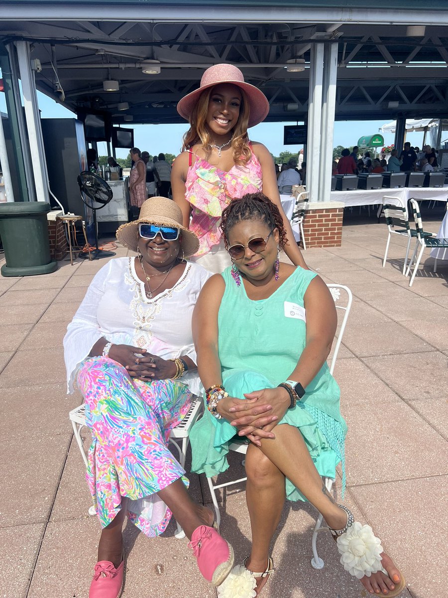 C2Chelli's tweet photo. @icgnext .Thank you for another fantastic day at the races! See you next year! https://t.co/dpYADSoHUx