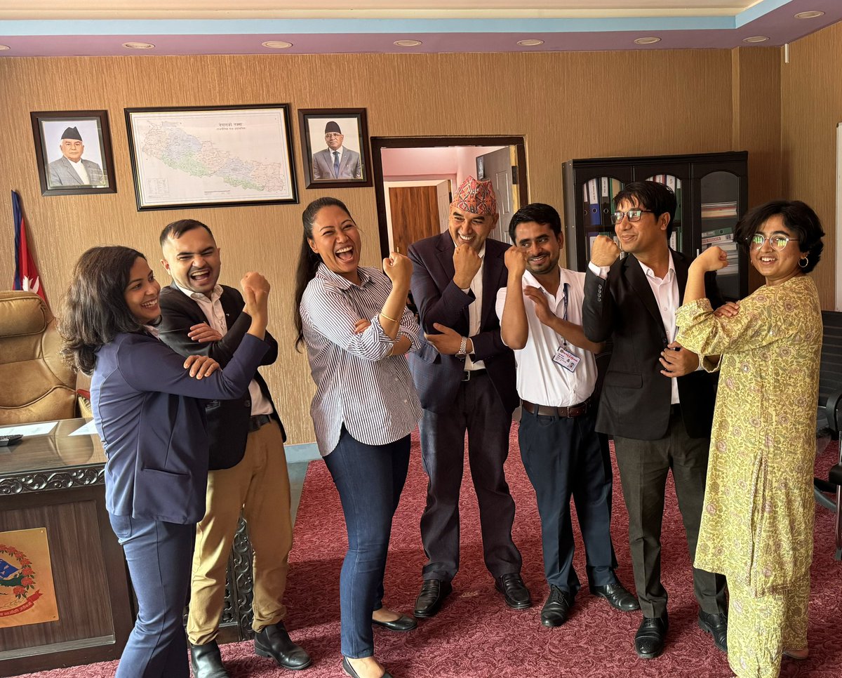 युवाहरू, विद्यार्थीहरू, उद्यमीहरू, शिक्षक-प्रशिक्षकहरू, पेशाकर्मीहरू र तपाई हामी सबै परिवर्तनका लागि तयार भए मात्र परिवर्तन सम्भव हुन्छ। प्रतिनिधि पात्रका रूपमा यो तस्विरमा देखिएका परिवर्तनका संवाहकहरूलाई सुमना श्रेष्ठका सारथी भनेर चिनाउन पाउँदा गौरवान्वित भएको छु। नयाँ पुस्ताको