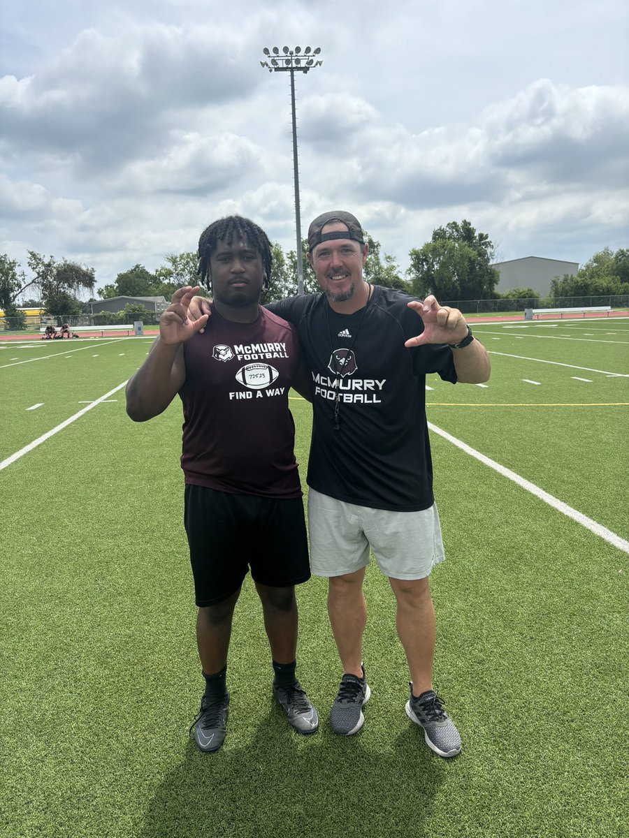 DillanMark27's tweet photo. Great camp with @McMURRYFOOTBALL 
@Rgamez88 @CoachNealMcM @CoachSnyde 
Learned some great pointers and tips https://t.co/L3jQpN92br