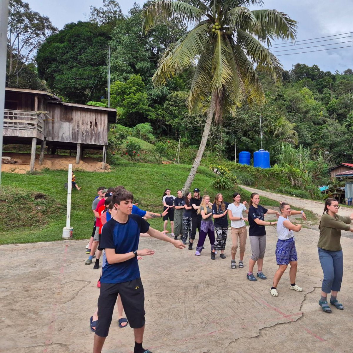 RutherfordTrips's tweet photo. #teamlunbawang has reached camp Rumantai. We have learnt some Malay, learnt a local dance, played some volleyball and shared our dancing cultures. We are looking forward to a day of project work #campsinternational @Mark_Rutherford https://t.co/UKXlwfOwD6