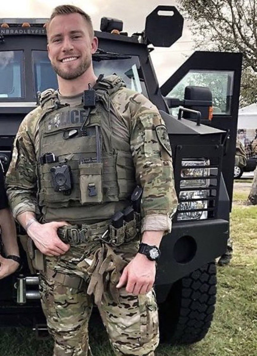 EuroSoldier11's tweet photo. White hunk accepting his #defeat to superior #Black race. #kik soldier4bbc 👊🏿 #bnwo #fight #BlackLivesMatter         #onlyblacklivesmatter #blm  #blacklivesbetter #FightRacism #Blackpower #racism #WhiteFragility #WhitePrivilege #NoJusticeNoPeace #racialwar #Whitedefeat https://t.co/8Te449Pk93
