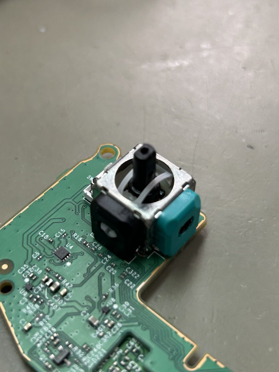 Modyfikator89's tweet image. Ok, let's start testing Gulikit🔥 TMR vs Hall Effect. We install and test how it works... #halleffect #gulikit