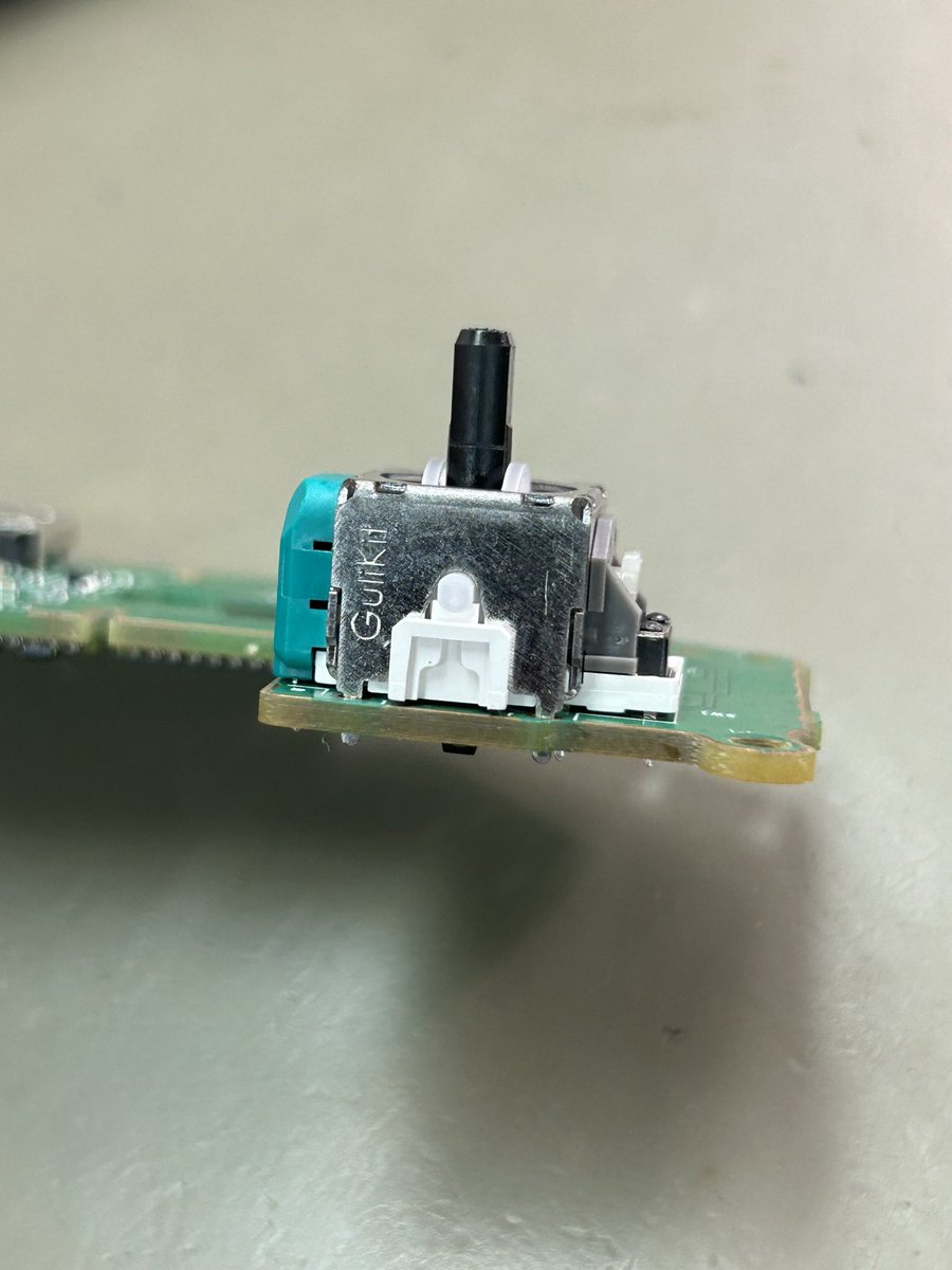 Modyfikator89's tweet image. Ok, let's start testing Gulikit🔥 TMR vs Hall Effect. We install and test how it works... #halleffect #gulikit