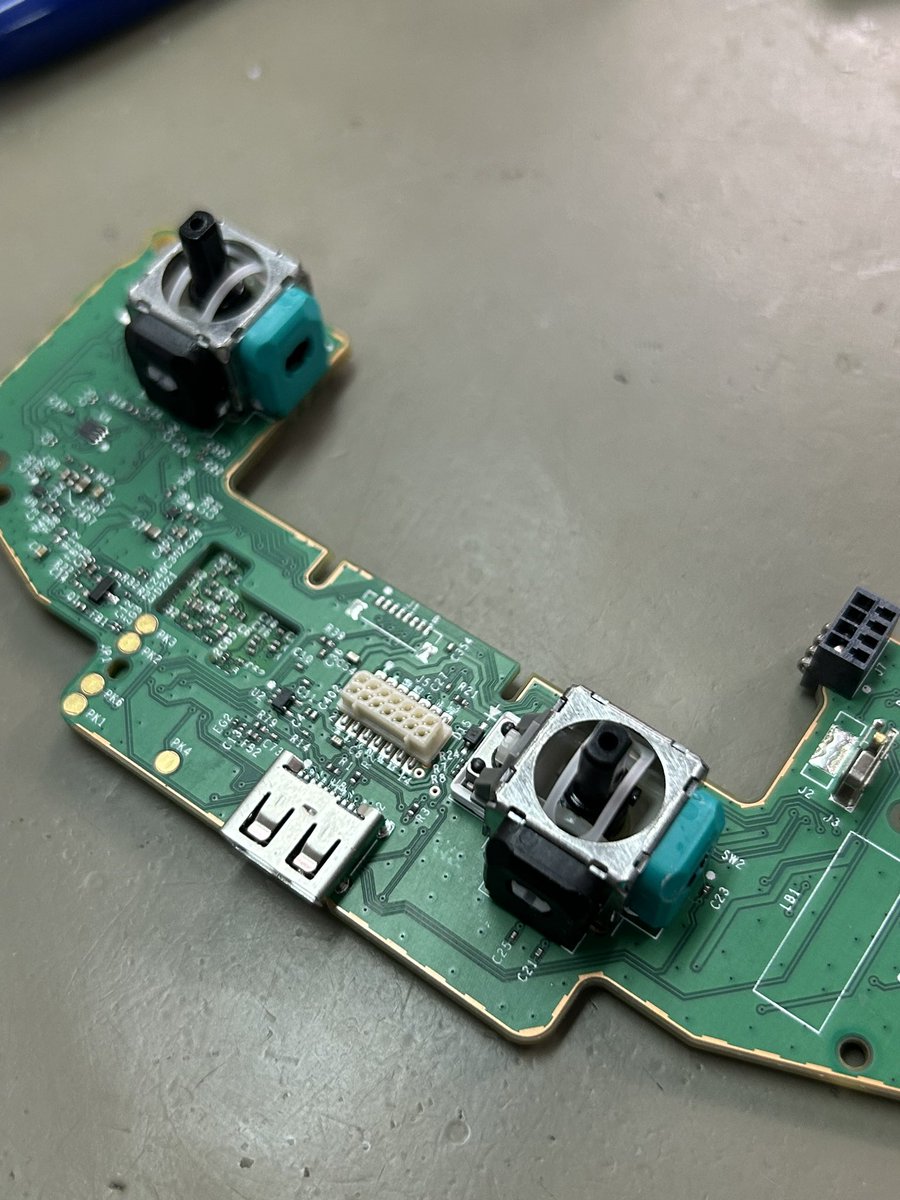 Modyfikator89's tweet image. Ok, let's start testing Gulikit🔥 TMR vs Hall Effect. We install and test how it works... #halleffect #gulikit