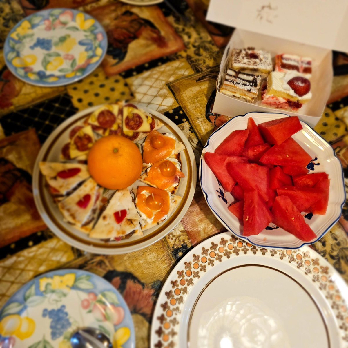 AMadeOfAllWork's tweet image. A light lunch of expertly prepared finger #sandwiches, fresh cut #watermelon, a whole orange, and assorted #pastries. #fingersandwiches #summerlunch #assortedpastries #eggplantsandwich #freshcutfruit #peachmelba #strawberryshortcake #napoleon #smokedsalmon