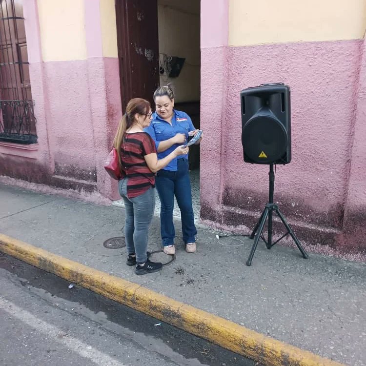UNTinaquillo's tweet photo. #19Jul | Volanteo en la Av. Miranda  de Tinaquillo llevar el mensaje del cambio con @EdmundoGU 
Junto a equipo de la estructura de UNT Tinaquillo.

#SomosUnt #votoxvnzla
#democracia https://t.co/BIMImxBEEj