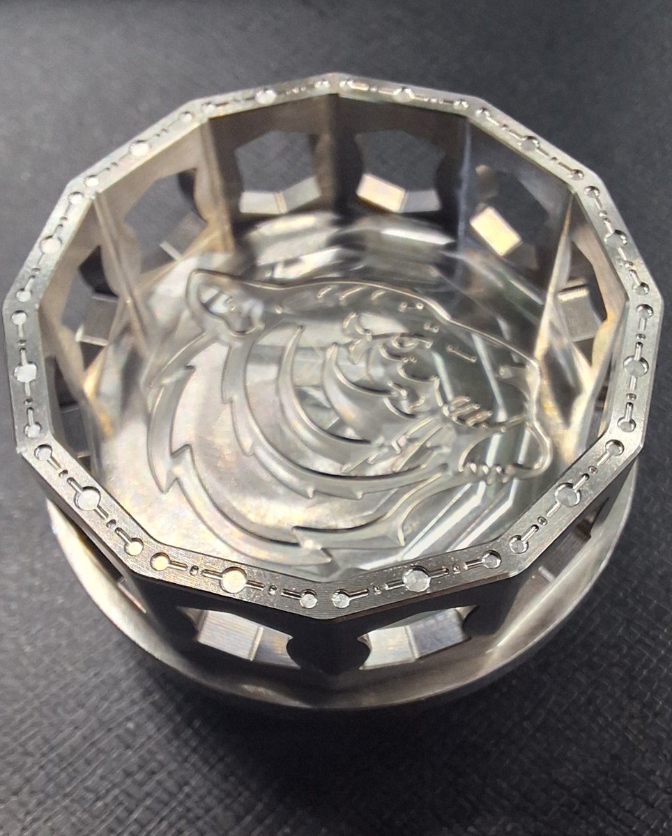 signoridesign's tweet photo. あの男🐯用の64チタン製フィラキャップが完成しました✨
締込み用専用工具も作ったよ🔧
思ってた以上に軽い❕
#SIGNORIDESIGN
#ZX14R
#64Ti https://t.co/yqsOWf8k6e