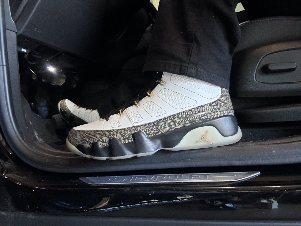 BiscoeTheBoss's tweet photo. #TodaysKicks #kotd #ComplexKicks #SneakerNews #NiceKicks #Kicks0l0gy #igsneakercommunity #igsneakers #WearYourKicks  #WalkLikeUs  #wdywt #Jordan #Retro9 #Pollito #Doernbecher #SoleCollector #CosignKicks #HeatOnFeet #SneakerAddict #SneakerHead https://t.co/LMhE6WVvZz