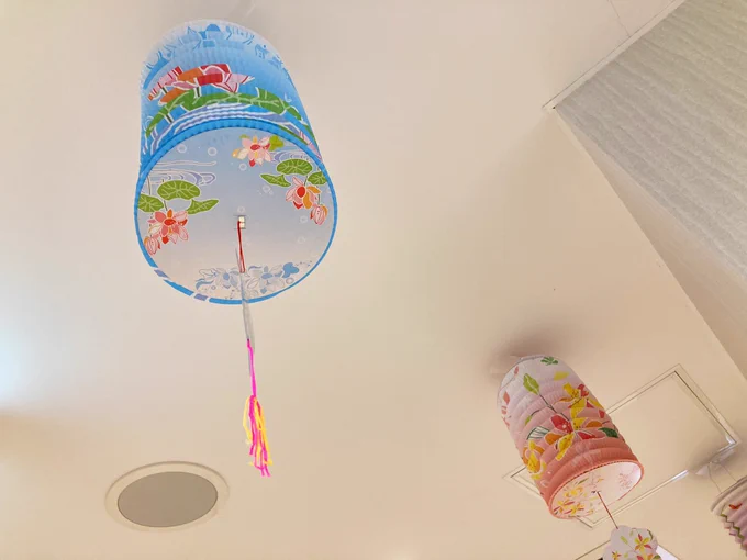今日は学校の夏祭りで 浴衣の子達に囲まれてます みんな可愛いね