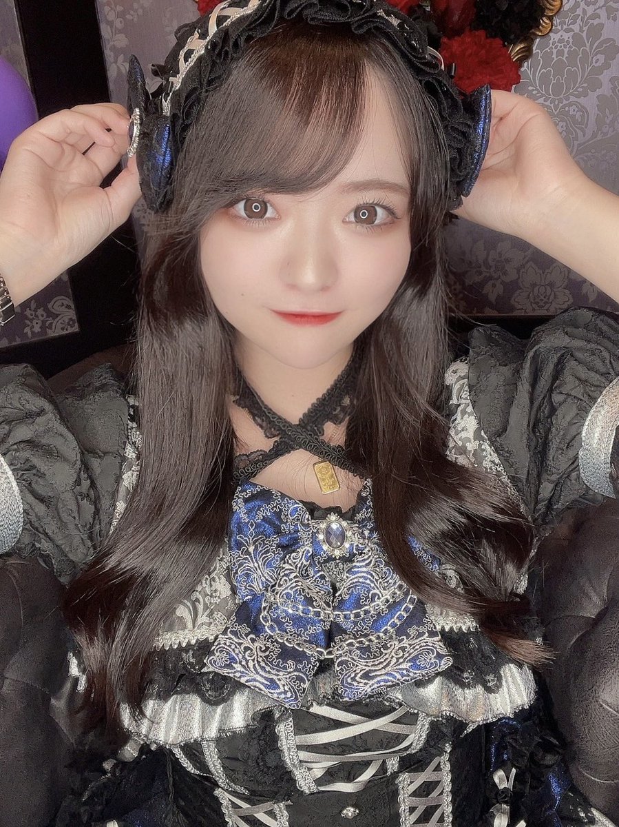 mok_kyu_n's tweet image. めっちゃ時差だけど、先日のVillains周年に遊びに行った時に新制服着させてもらったﾖ

胸囲が足りなくて後ろチャック空いてるﾖ…
(※他の衣装はケツが入らなかった)

この時はまだ次の日急遽出勤になるとは思ってなかったﾖ…