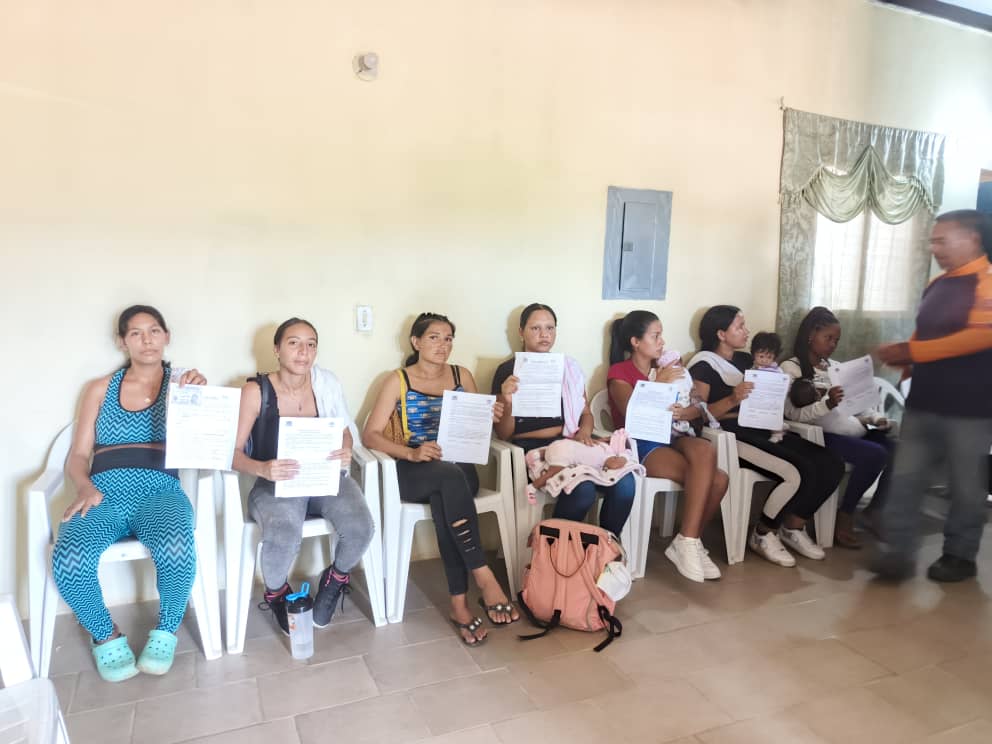 CCLAPMarcanoNE's tweet photo. #19Jul|| El Pdte @NicolasMaduro, fomenta la planificación familiar en la población femenina de #Marcano brindando atención a las mujeres con la jornada de  colocación de implantes subdérmicos totalmente gratuitos.
#PuebloVictorioso
#SoyComunicadorClapNE https://t.co/3H2A8mBSz5